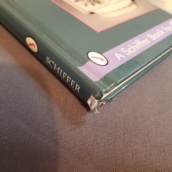 Royal Copley Identification and Price Guide hardcover book 143 pages - Picture 2 of 15